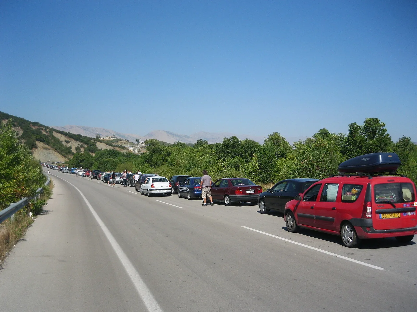 מעבר גבול יבשתי בין יוון לאלבניה בכביש ההרים ליד קקאביה