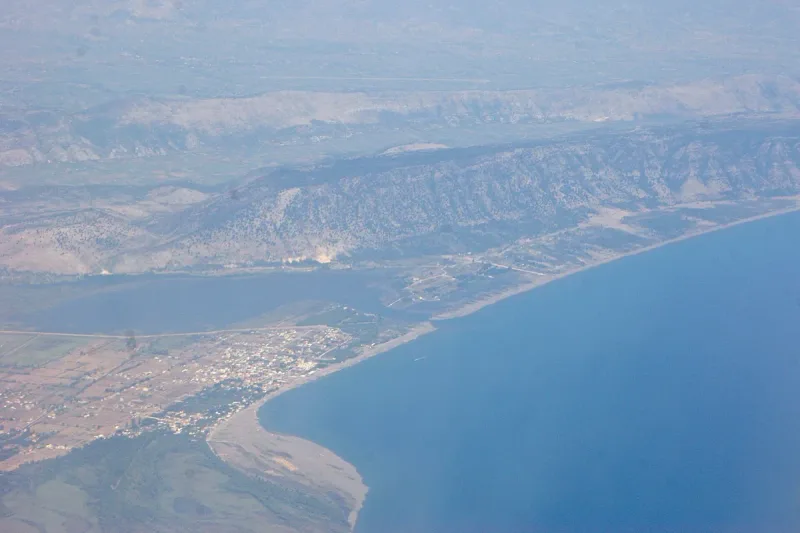A long stretch of shoreline from the air